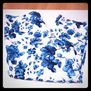 Blue and white floral print Capri pants